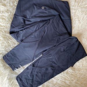 🍋 Lululemon “In Movement” size 4 🍋